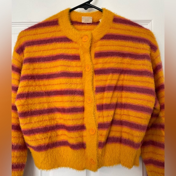 Levis fuzzy sweater (Multiple sizes) - Picture 4 of 12